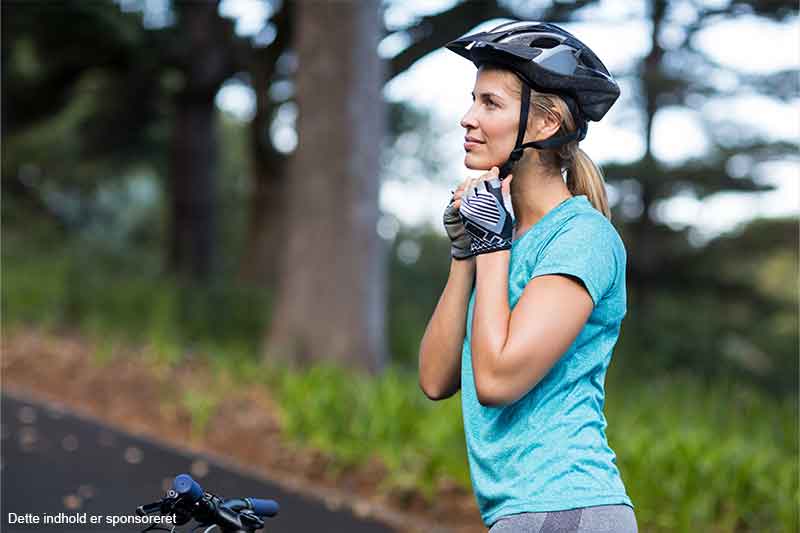 Optimer cykelturen med en cykelhjelm og læderhandsker